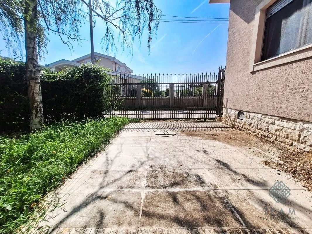 Prodaja, kuća, 228m², Dalmatinska ulica, Podgorica