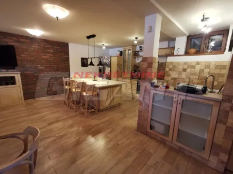 Izdavanje, kuća, 180m², Crveni Krst, Beograd - image 2