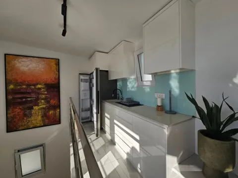 Daily-rent, three bedroom apartment, 180m², Dobra Voda, Budva - image 18