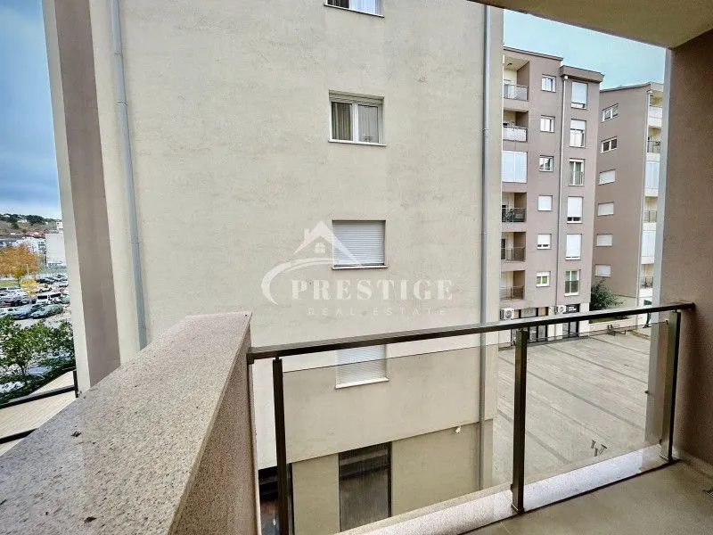 Izdavanje, trosoban stan, 95m², Blok 9, Podgorica