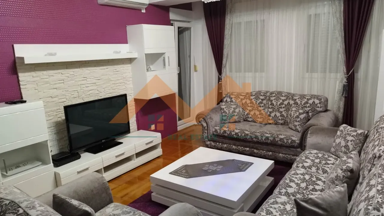 Izdavanje, dvosoban stan, 75m², City Kvart, Podgorica