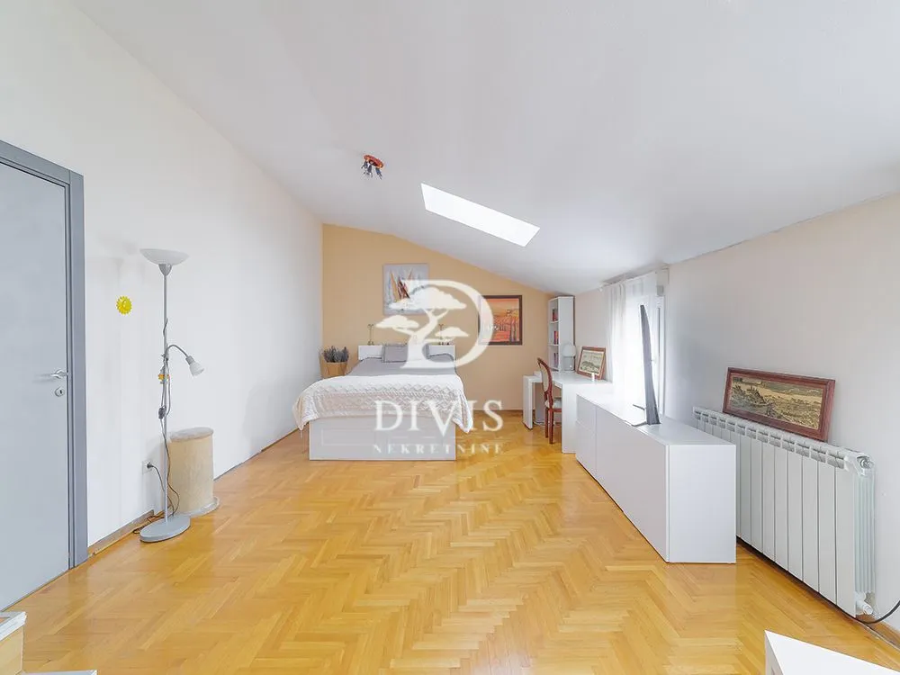 Sale, apartment, 196m², Neimar, Vračar Sve Podlokacije