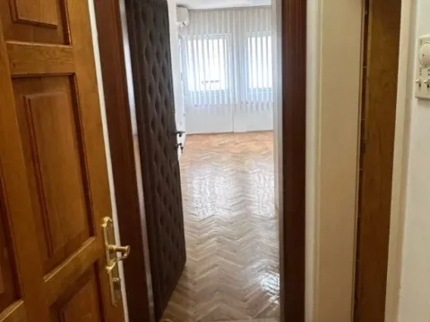 Izdavanje, poslovni prostor, 36m², Centar, Podgorica - image 2