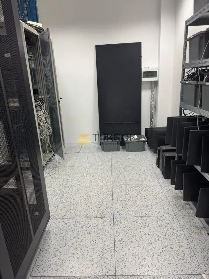 Rent, office space, 780m², Novo naselje, Novi Sad
