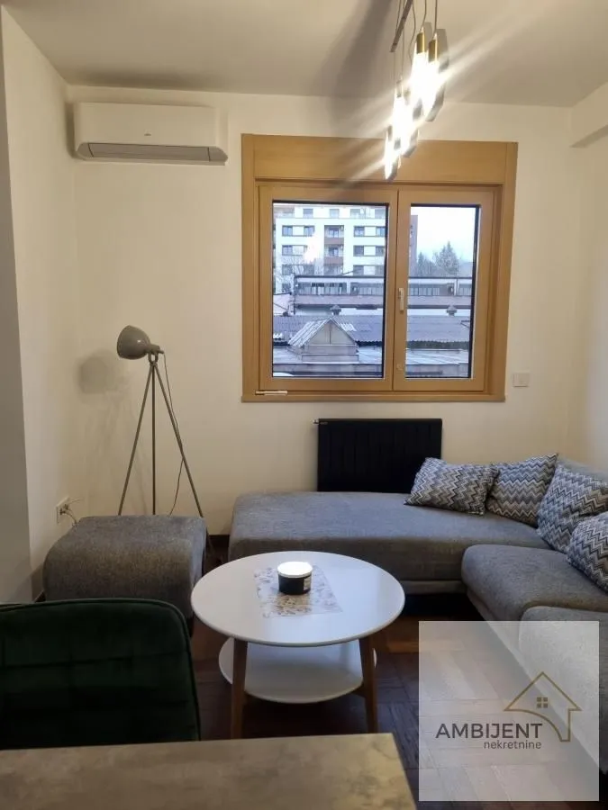 Izdavanje, trosoban stan, 55m², Šumice, Beograd