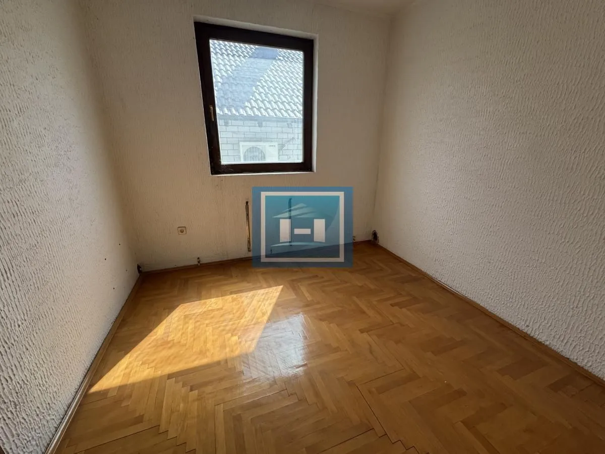 Sale, office space, 885m², Ćuprija, Srbija
