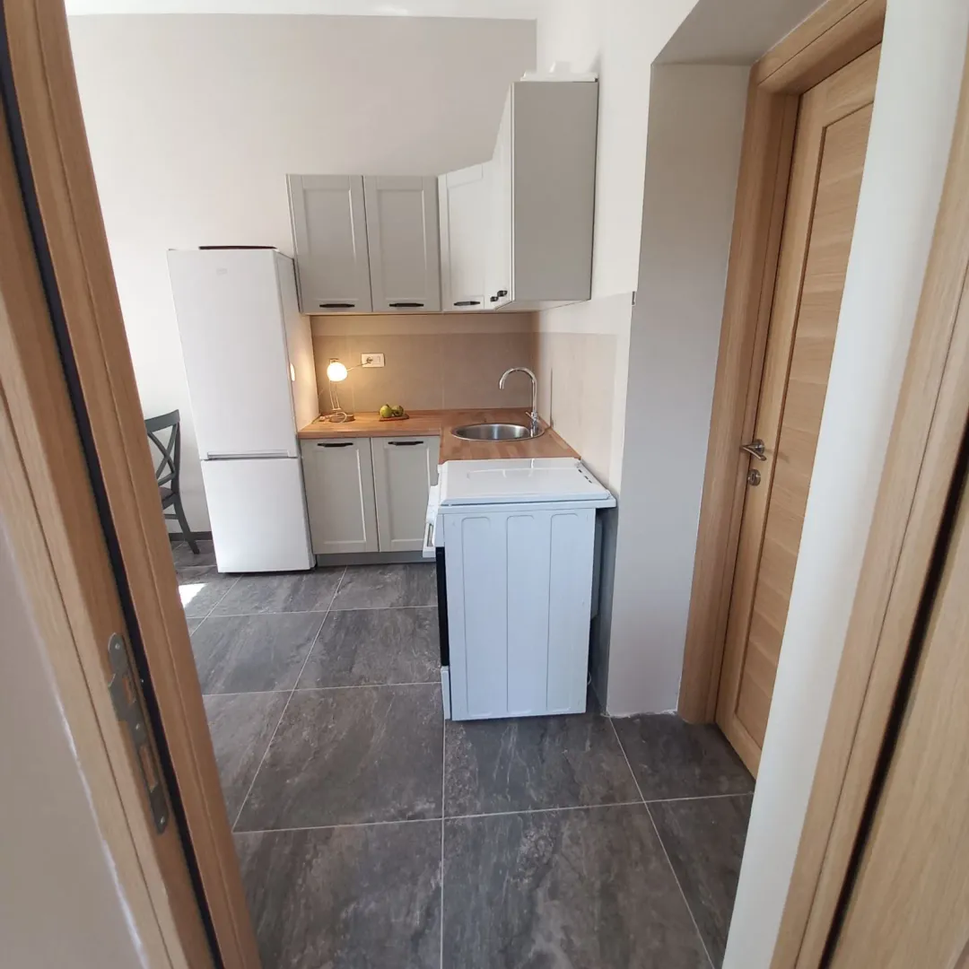 Izdavanje, jednosoban stan, 39m², Centar, Cetinje