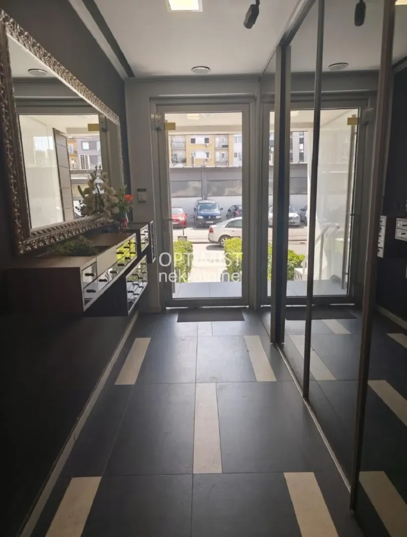 Prodaja, trosoban stan, 83m², Vračar Sve Podlokacije, Beograd