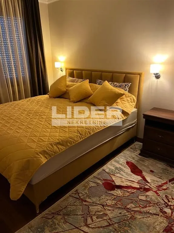 Izdavanje, trosoban stan, 75m², Čubura, Beograd