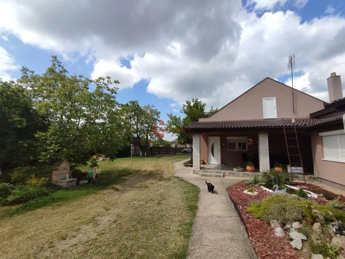 Prodaja, kuća, 313m², Peščara, Subotica