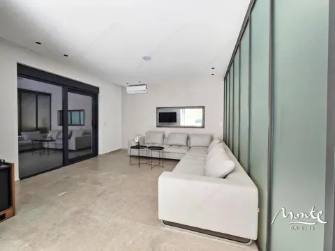 Prodaja, jednosoban stan, 74m², Budva, Crna Gora - image 19