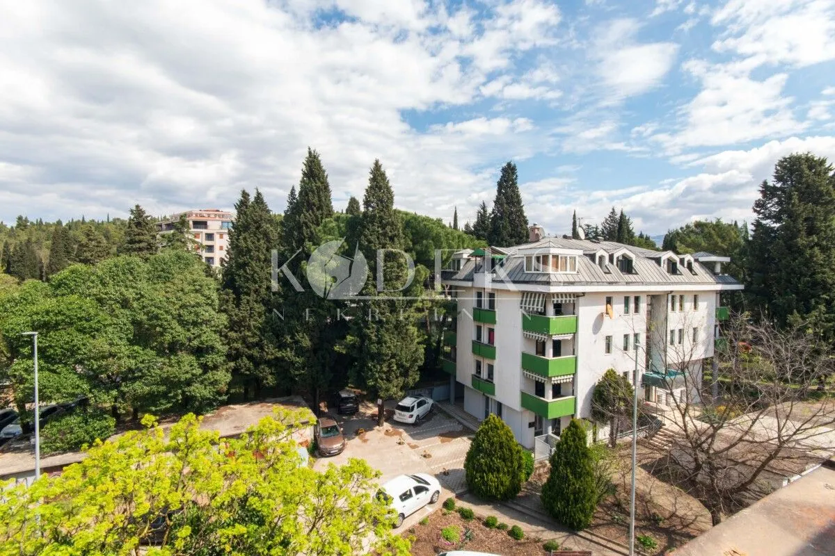 Izdavanje, trosoban stan, 56m², Centar, Podgorica