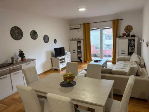 Izdavanje, jednosoban stan, 84m², Bonići, Tivat - image 2