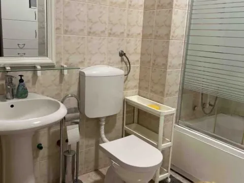 Rent, four bedroom apartment, 135m², Savski Venac, Beograd - image 16