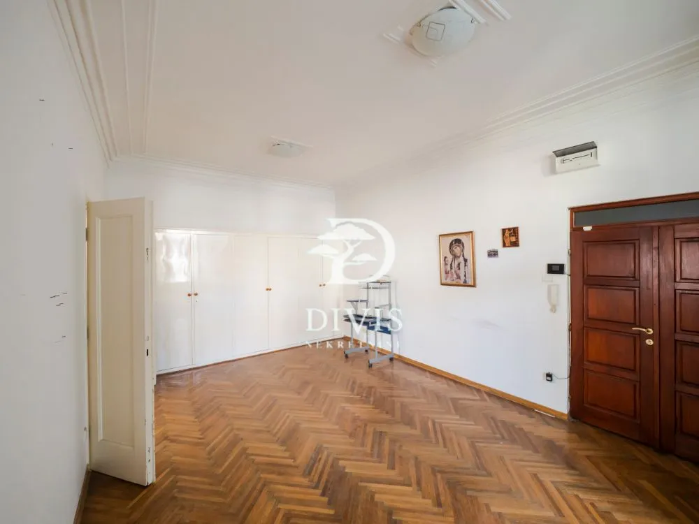 Prodaja, stan, 122m², Kalenić Pijaca, Vračar Sve Podlokacije