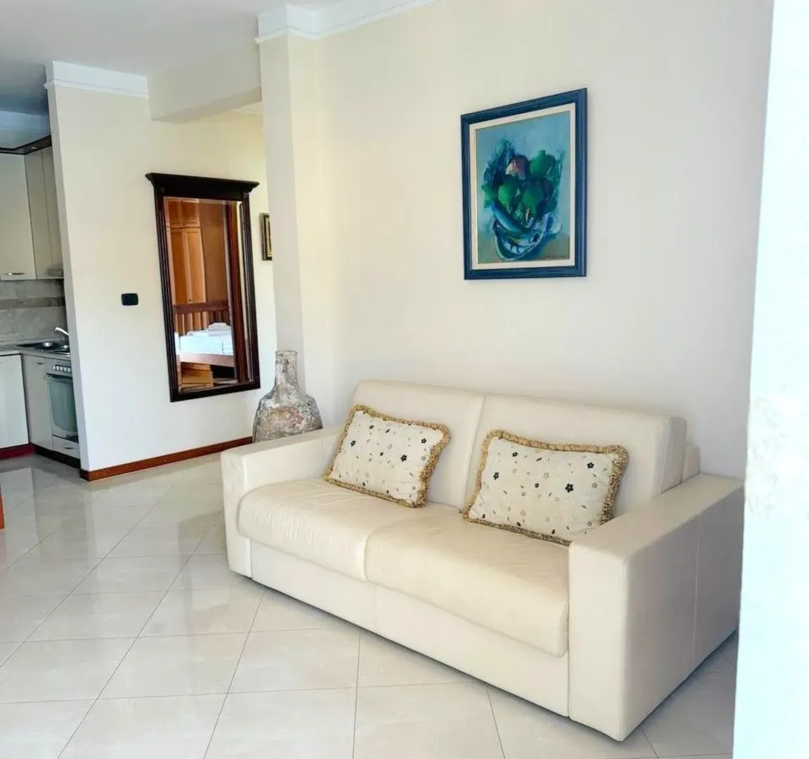 Izdavanje, dvosoban stan, 85m², Rafailovići, Budva