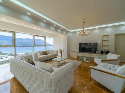 Rent, three bedroom apartment, 150m², Budva, Crna Gora - image 9