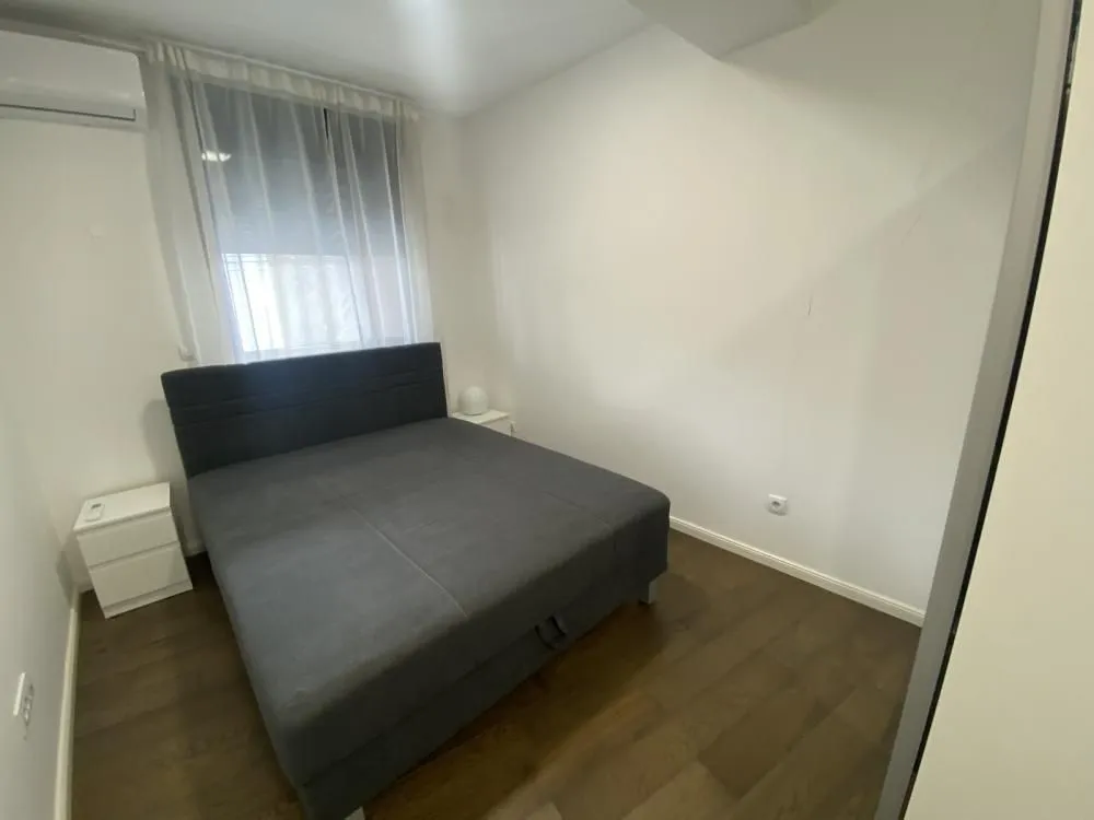 Rent, two bedroom apartment, 77m², Južni Bulevar, Vračar Sve Podlokacije