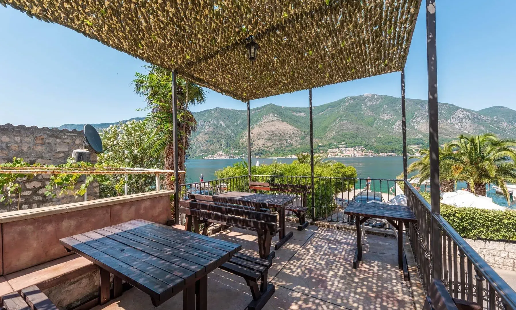 Sale, house, 400m², Dobrota, Kotor