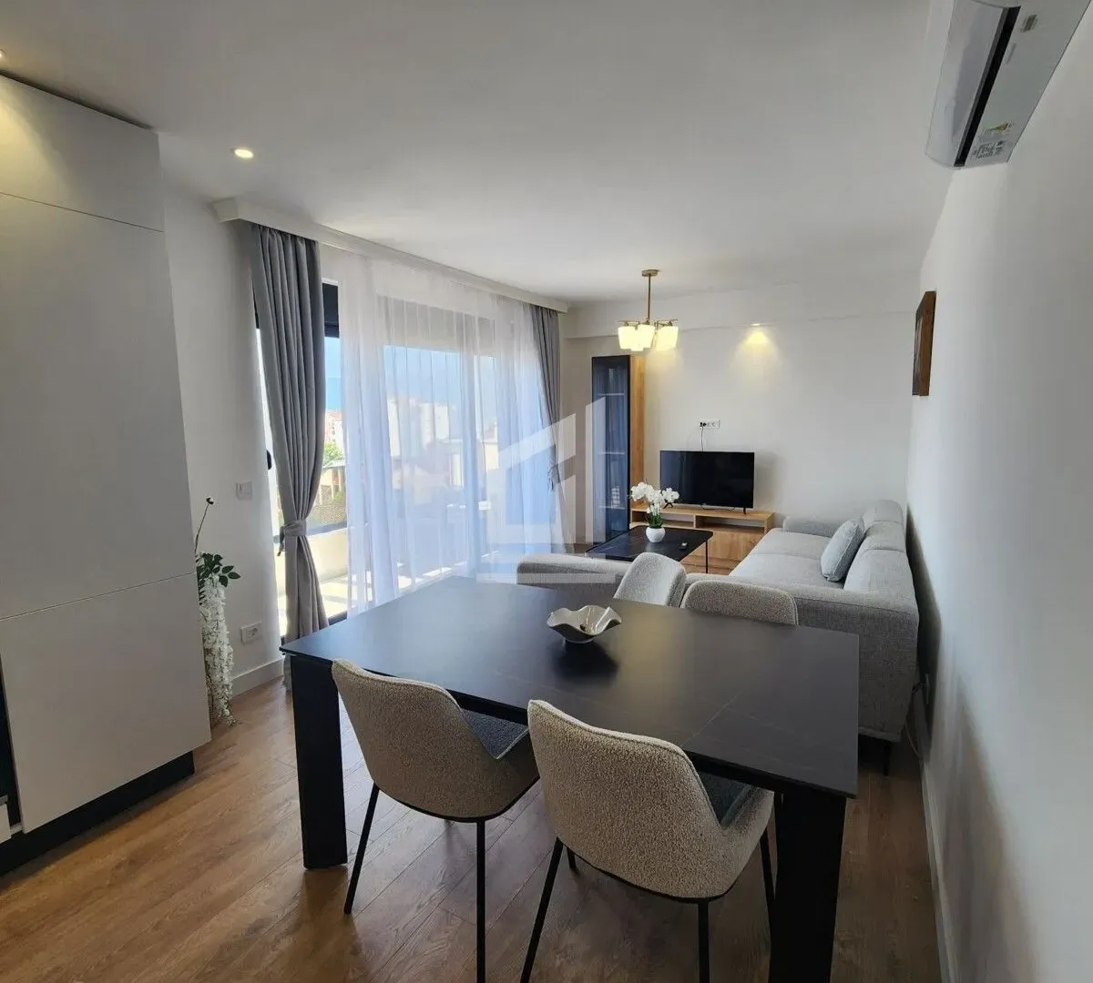 Izdavanje, stan, 45m², Tivat, Crna Gora