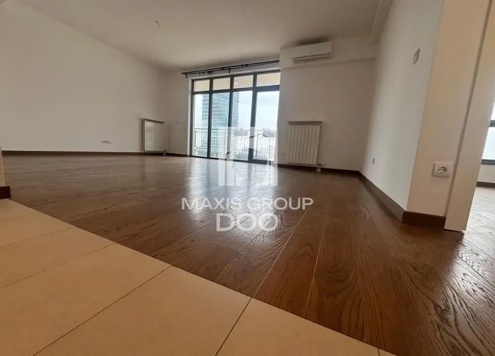 Izdavanje, trosoban stan, 89m², Savski Venac, Beograd