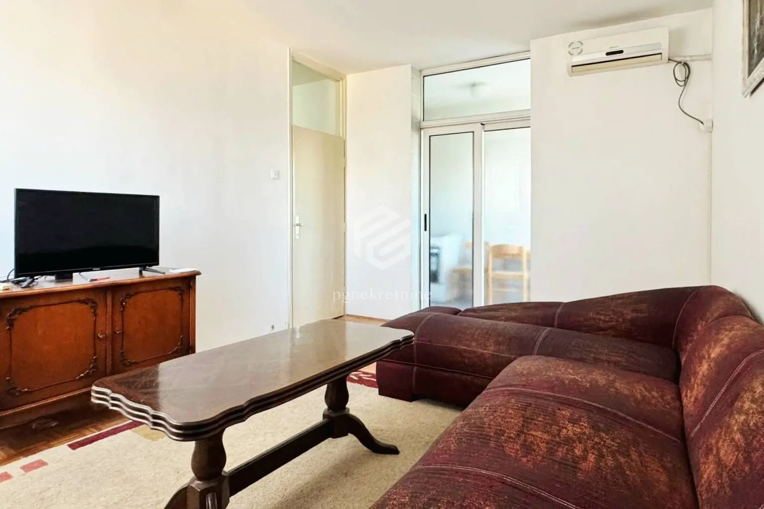 Izdavanje, dvosoban stan, 61m², Momišići, Podgorica