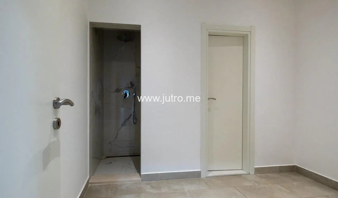Prodaja, dvosoban stan, 103m², Centar, Tivat