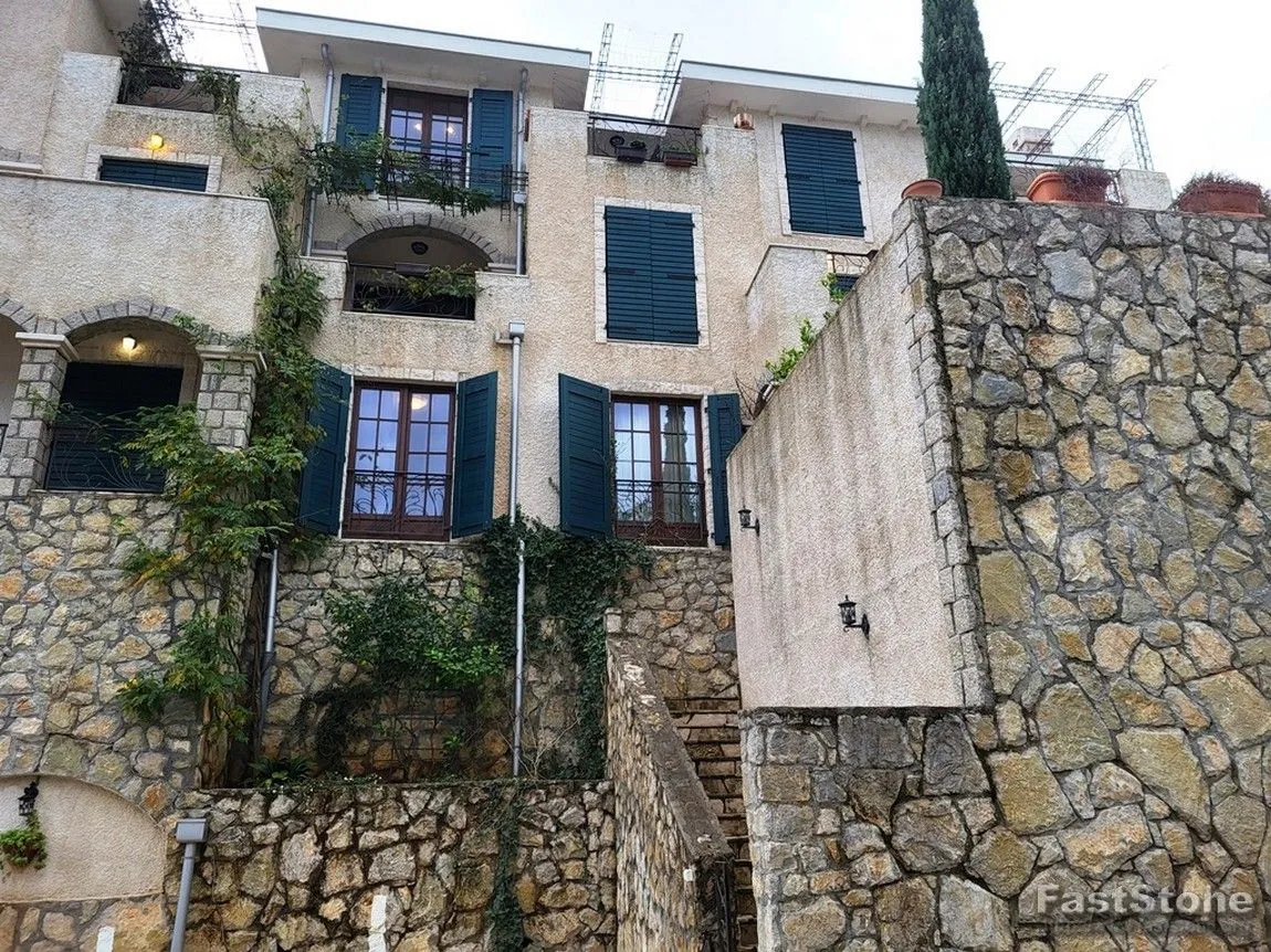 Prodaja, trosoban stan, 126m², Kostanjica, Kotor