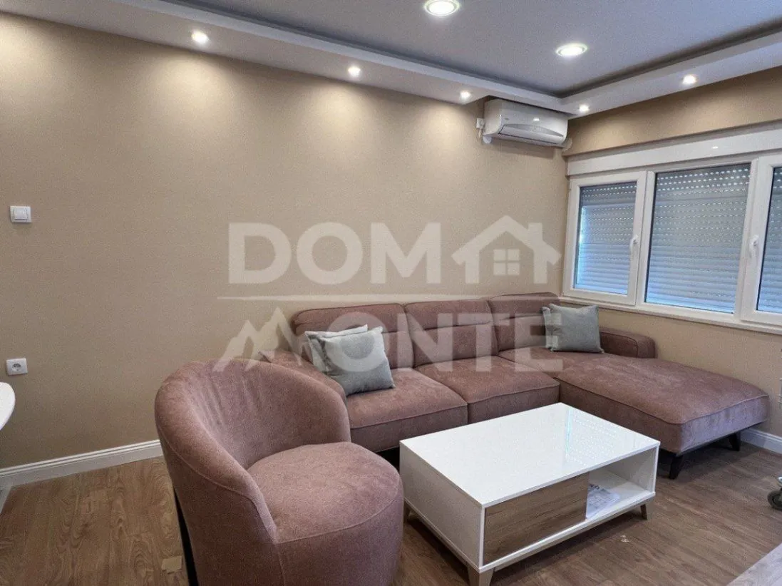 Izdavanje, dvosoban stan, 75m², Centar, Tivat