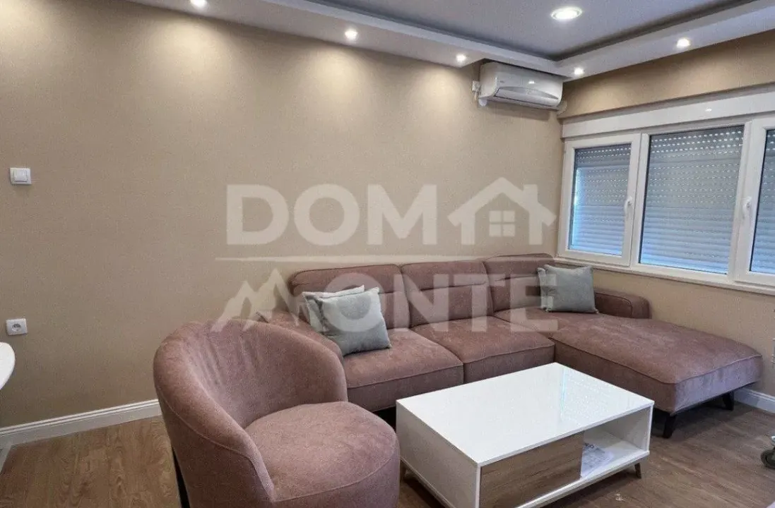 Izdavanje, dvosoban stan, 75m², Centar, Tivat
