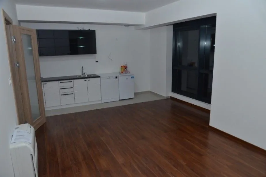 Izdavanje, poslovni prostor, 92m², Master Kvart, Podgorica