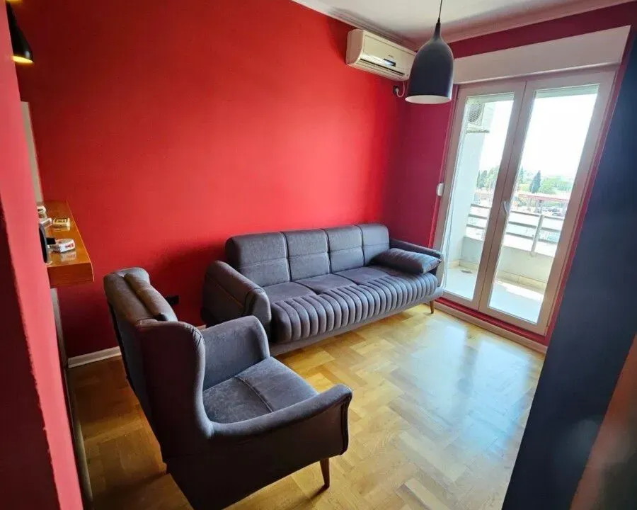 Izdavanje, jednosoban stan, 42m², Podgorica, Crna Gora