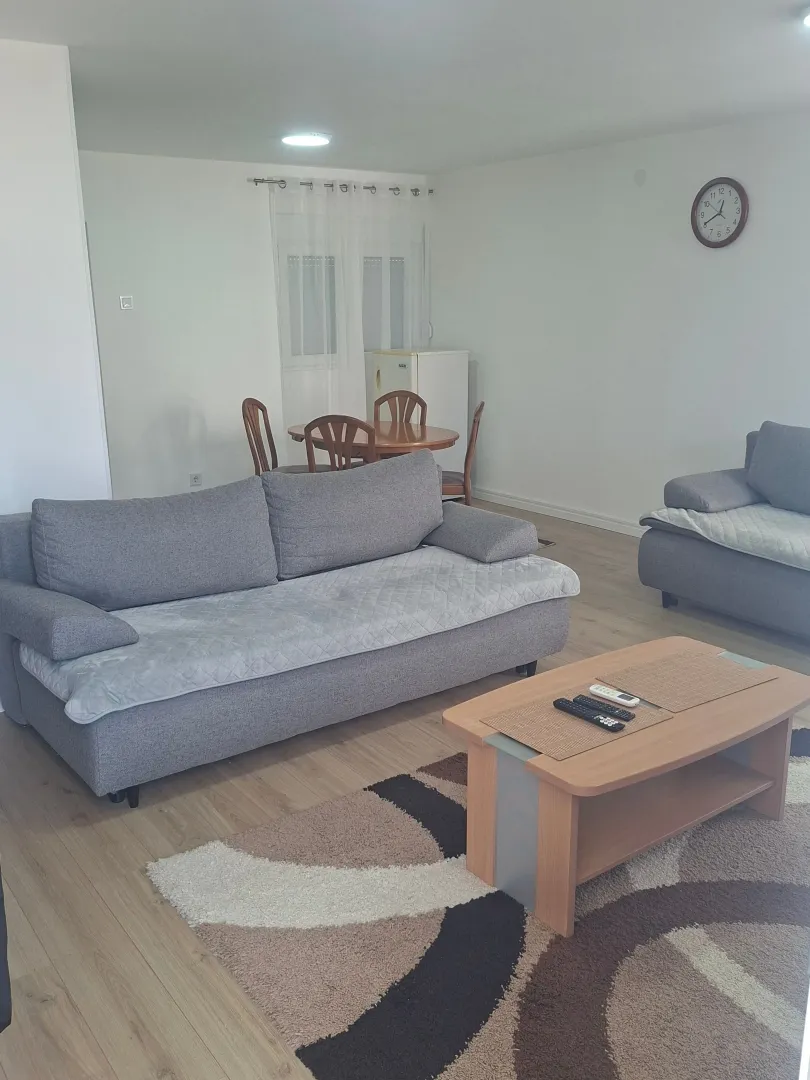Izdavanje, jednosoban stan, 58m², Centar, Bar