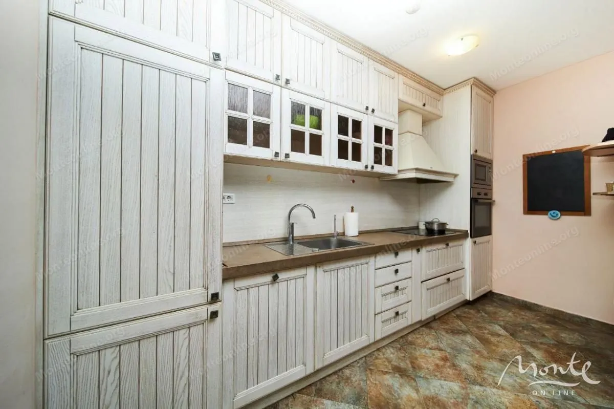 Sale, house, 495m², Bečići, Budva