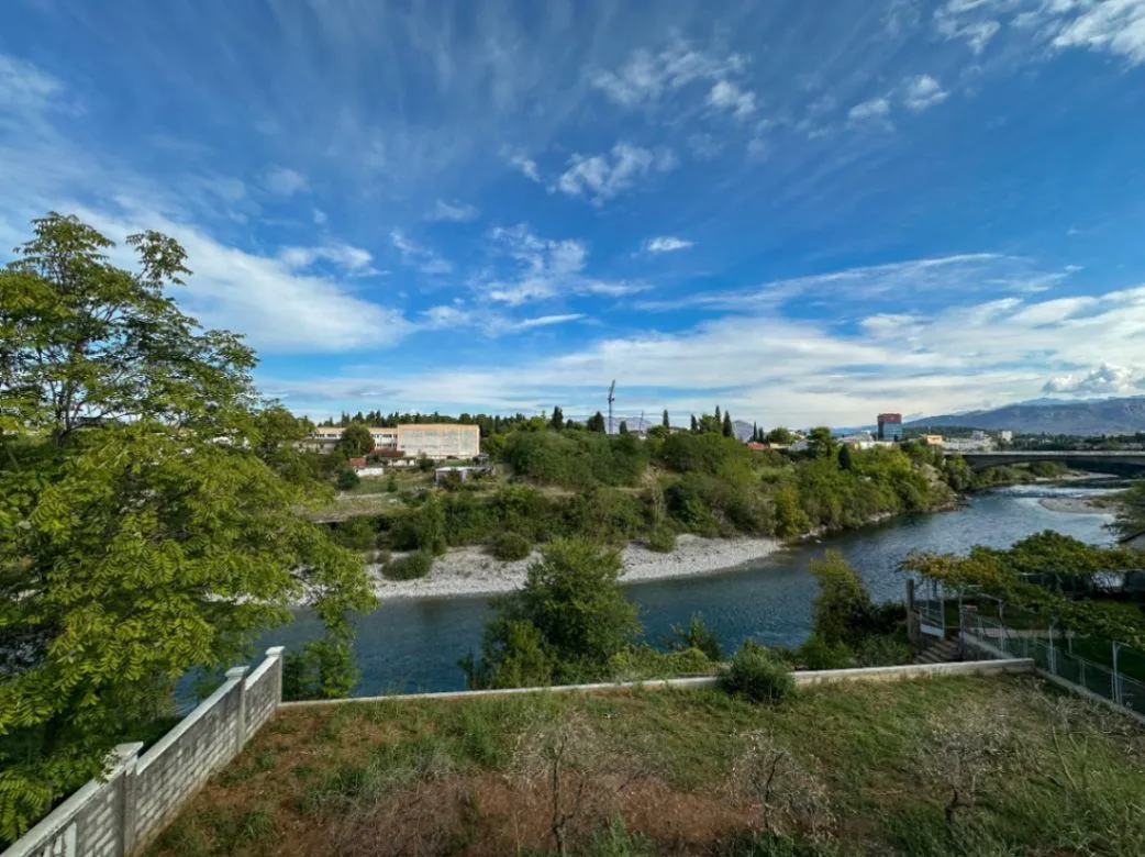 Prodaja, kuća, 343m², Obala Morače, Podgorica
