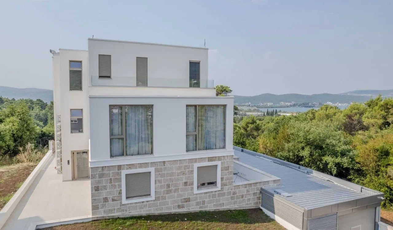 Prodaja, dvosoban stan, 90m², Tivat, Crna Gora