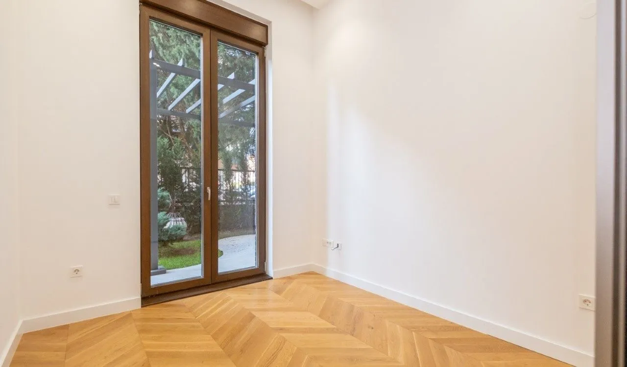 Izdavanje, trosoban stan, 205m², Gorica C, Podgorica