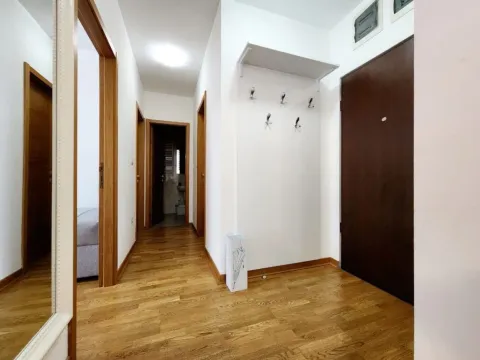 Izdavanje, dvosoban stan, 70m², City Kvart, Podgorica - image 2