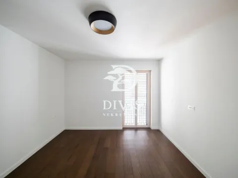 Rent, four bedroom apartment, 150m², Stari Grad, Beograd - image 17