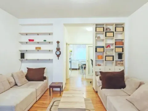 Stan in Zvezdara Sve Podlokacije