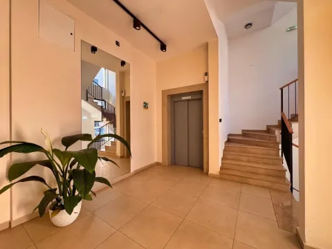 Prodaja, jednosoban stan, 46m², City Kvart, Podgorica - image 12