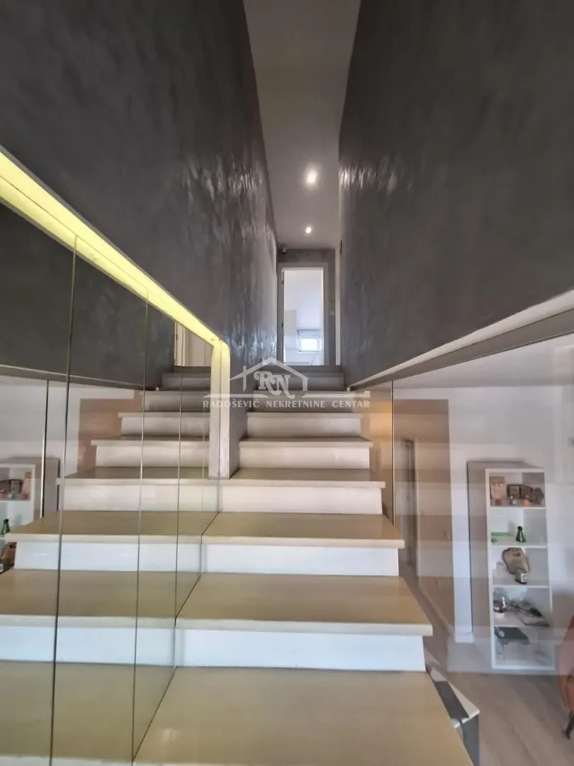 Prodaja, četvorosoban stan, 118m², Đeram Pijaca, Beograd