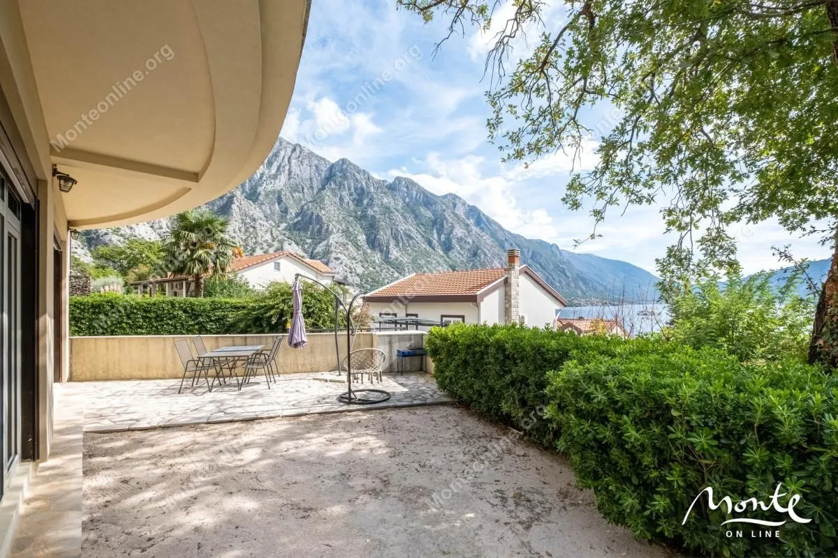 Prodaja, dvosoban stan, 79m², Orahovac, Kotor