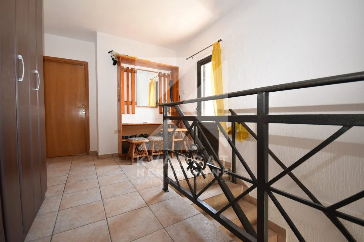 Prodaja, kuća, 320m², Murtovina, Podgorica