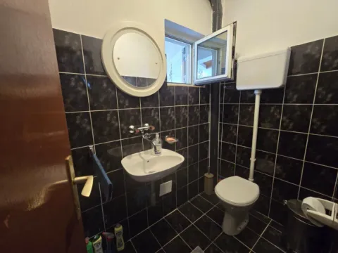 Izdavanje, kuća, 250m², Zabjelo, Podgorica - image 9