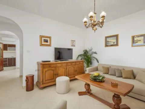 Izdavanje, kuća, 90m², Kotor, Crna Gora - image 9