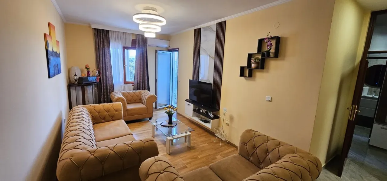Izdavanje, trosoban stan, 65m², Pobrežje, Podgorica