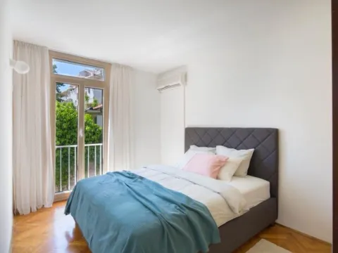 Izdavanje, jednosoban stan, 55m², Centar, Budva - image 11