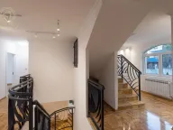 Izdavanje, kuća, 417m², Jajinci, Voždovac Sve Podlokacije - image 23