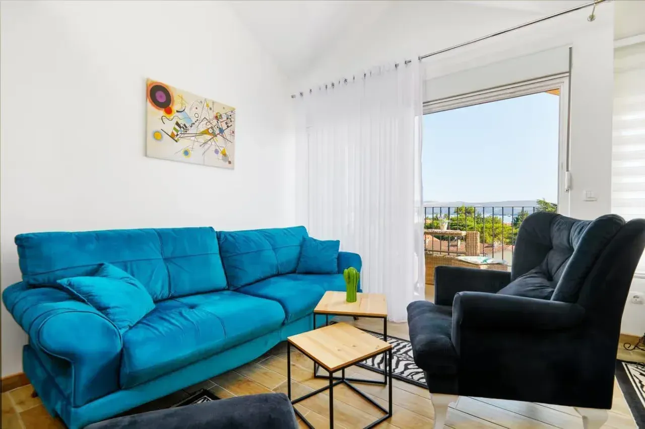 Izdavanje, stan, 50m², Tivat, Crna Gora